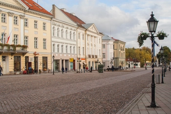 Town Hall Square in Tartu, Estonia (Photo by Julius Jansson on Unsplash)